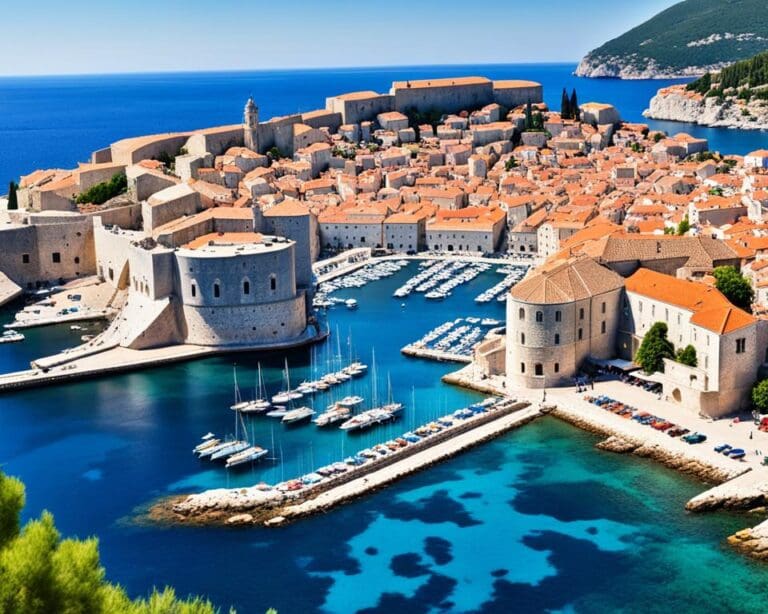 Wandel door de geplaveide straten van Dubrovnik, Kroatië, opnieuw